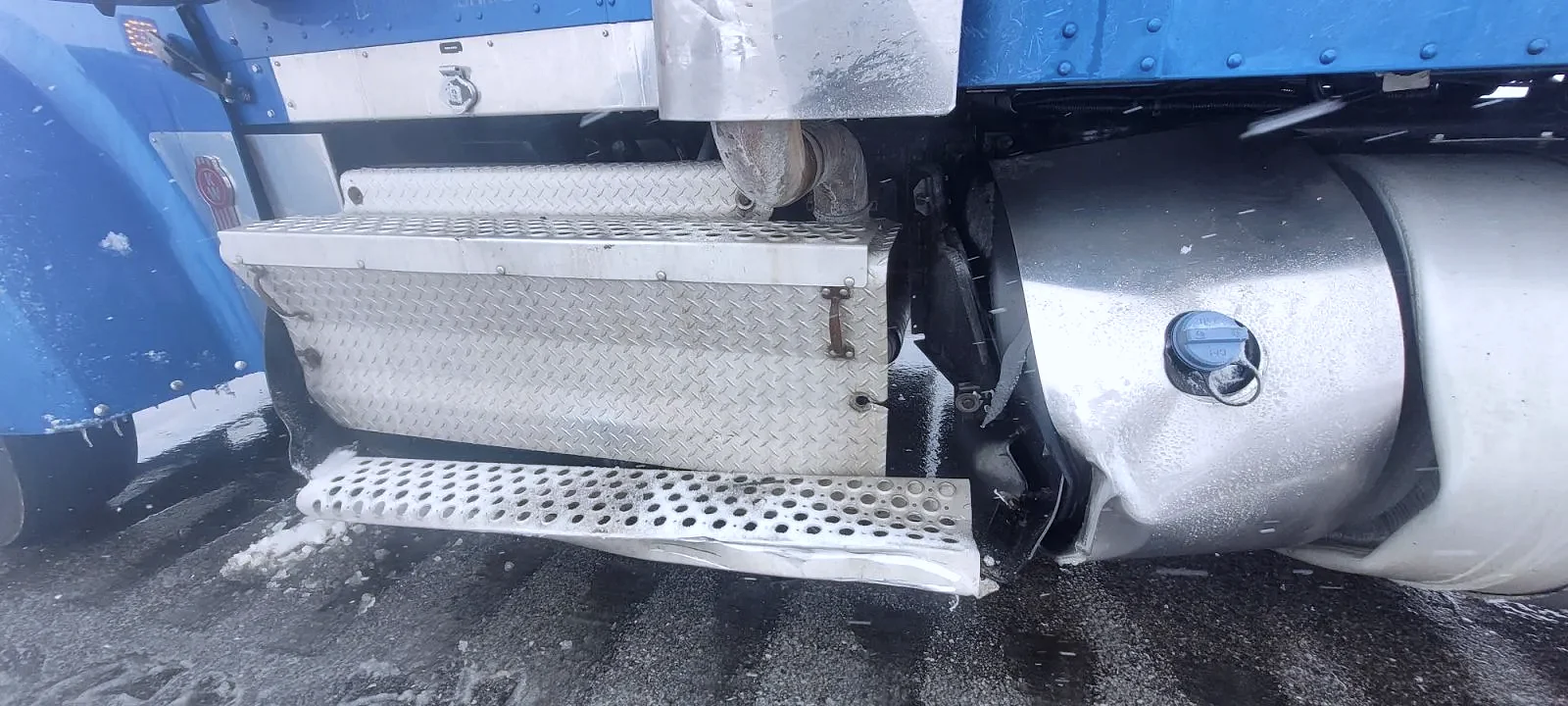 Semi-truck fuel tank and steps service in Jerome, Idaho